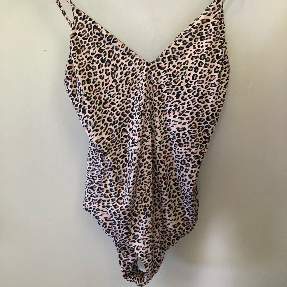 MAI DELUXE EVERYDAY bodysuit in Pink Safari EUC 🐆